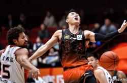 9体育关于全明星赛关键时刻走向成谜，山东男篮主帅复盘，媒体盛赞，数据趋势出现新变化的信息