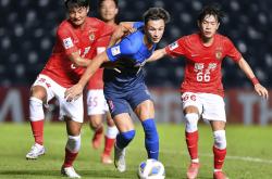 九游体育app里昂迎亚冠关键赛；集结日门线救险；更衣室稳定；球队文化再被提及的简单介绍