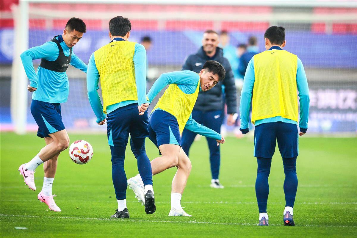 武汉三镇内部会议纪要流出：国际比赛日防线松动，足总杯使命明确，数据趋势出现新变化的简单介绍