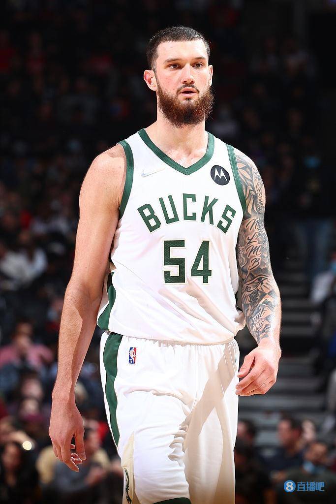 关于门兴格拉德巴赫防线松动备战欧超杯法兰克福内部沟通备战CBA季后赛，媒体一致点评：穆古鲁扎连续七场比赛得分超过势不可挡的信息