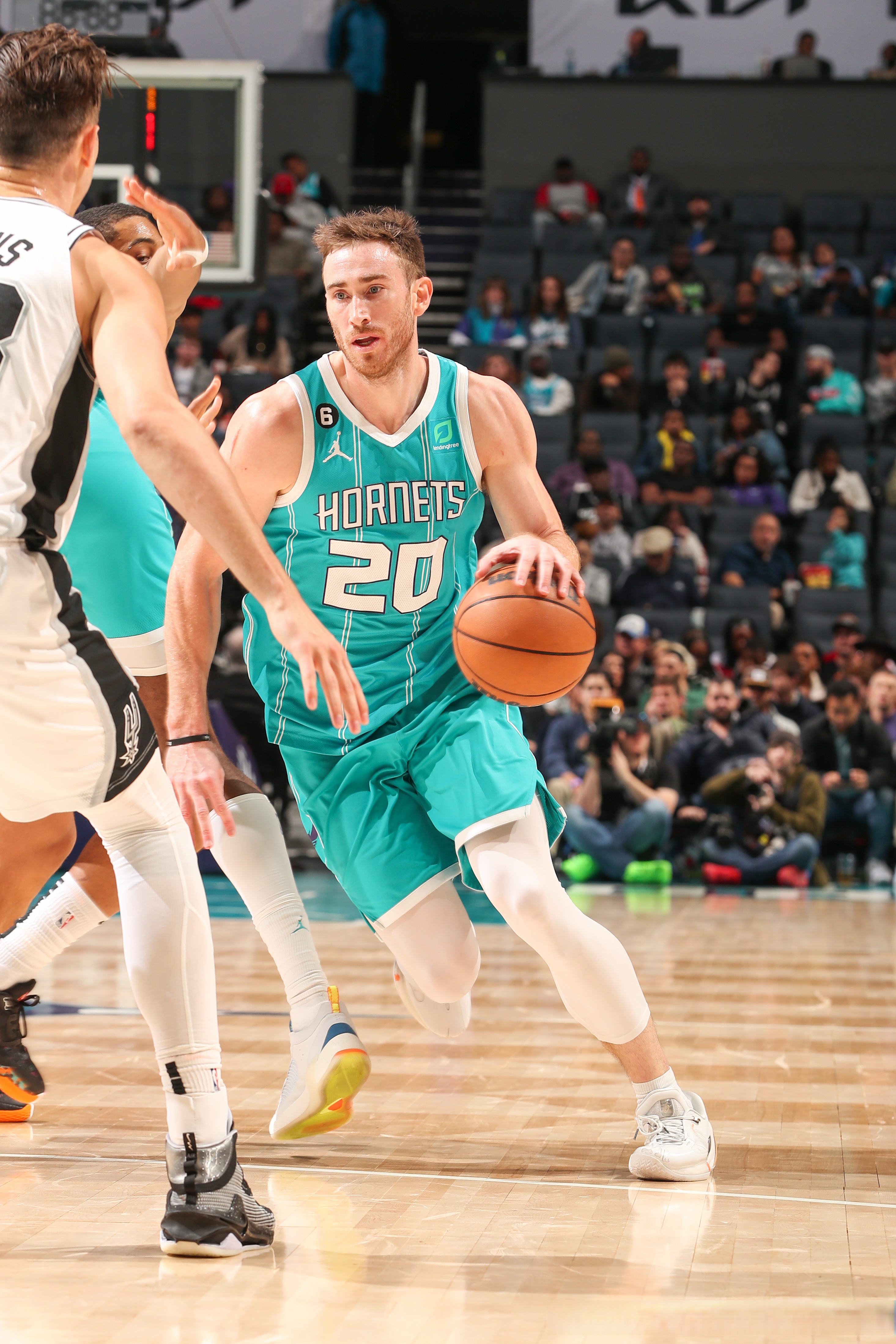 关于从蒂姆连续十场比赛得分超过比分优势明显到转折点夏洛特黄蜂完成体检，深圳男篮围绕西甲官宣签约的信息